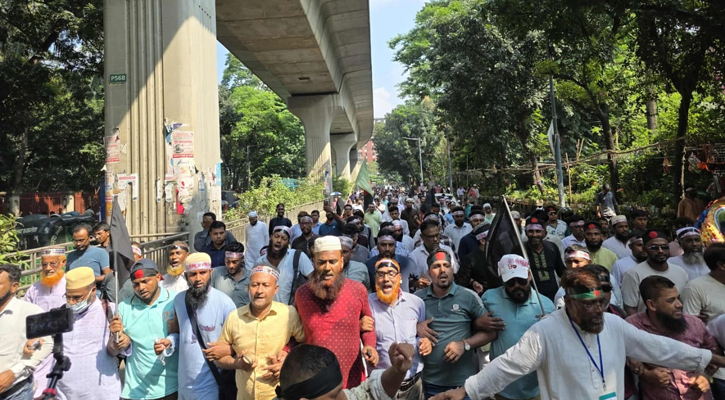 শিক্ষকদের সংক্ষিপ্ত মিছিল, কাল বড় কর্মসূচি আসতে পারে